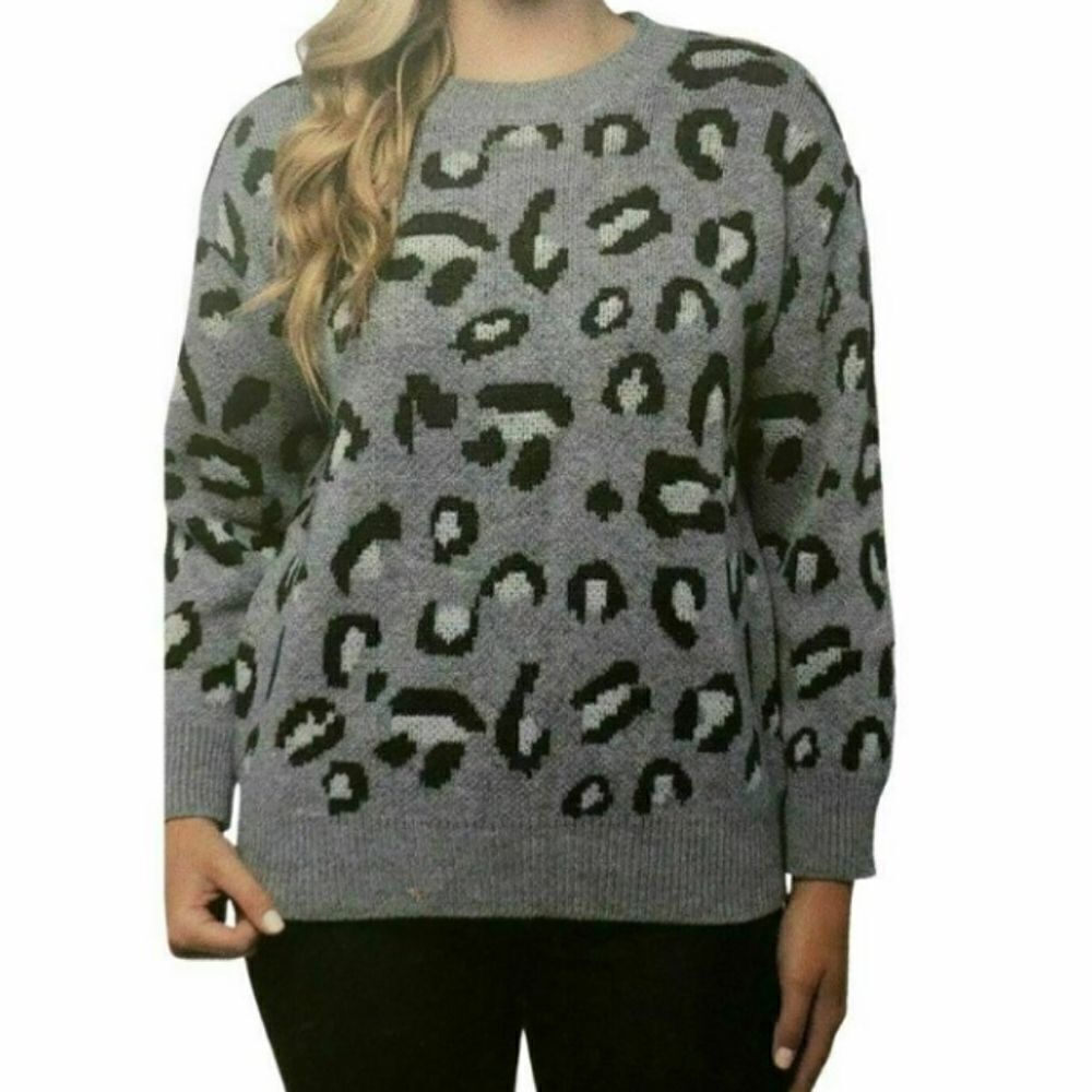Kendall & Kylie leopard print crew neck sweater size medium